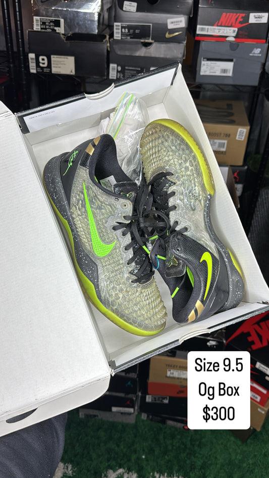 Christmas Kobe 8 (9.5)