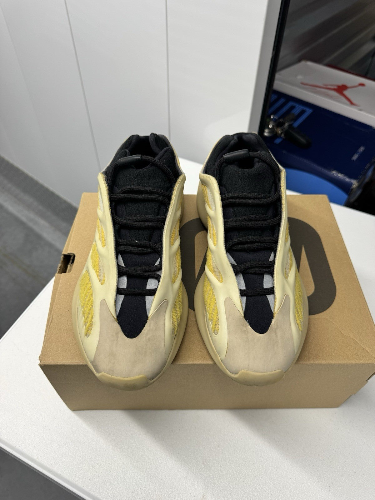 Adidas Yeezy Boost 700 V3 Safflower FW4980 Men's Size 10.5