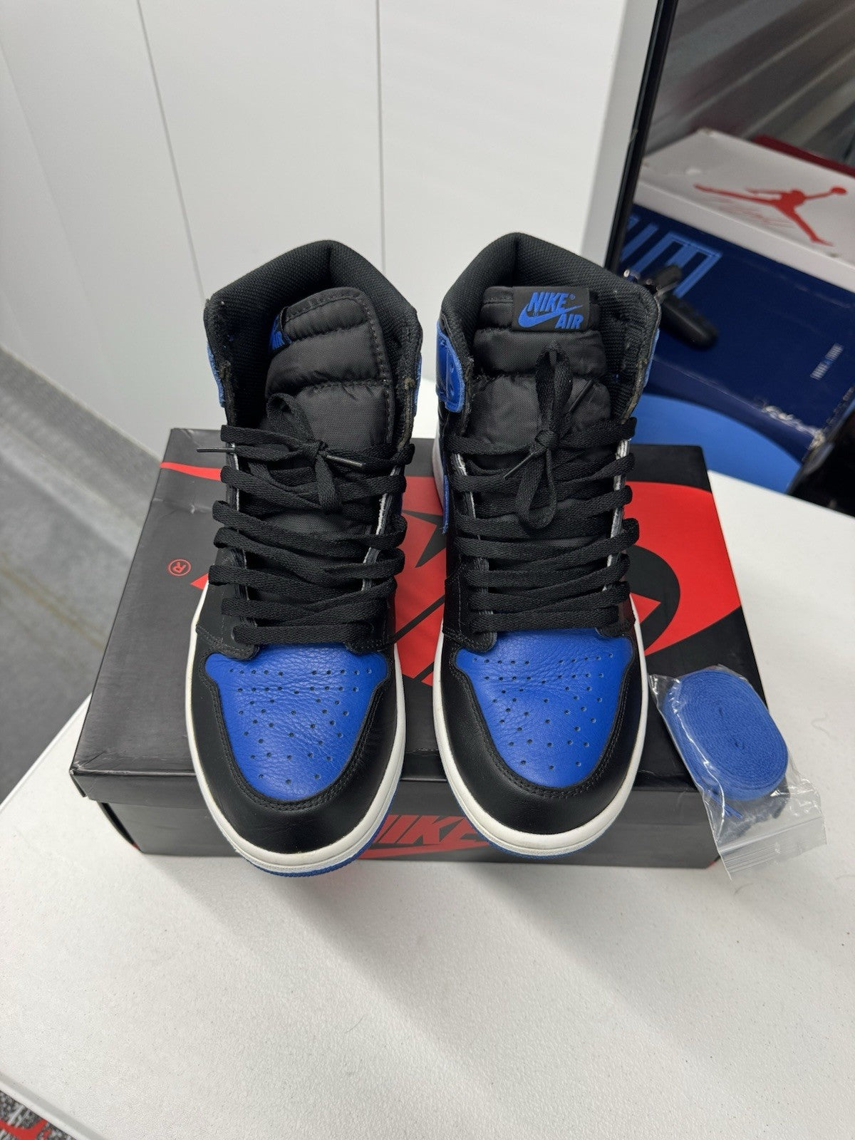 Air Jordan 1 Retro Royal 2017 Men's Size 10 Sneakers 555088-007