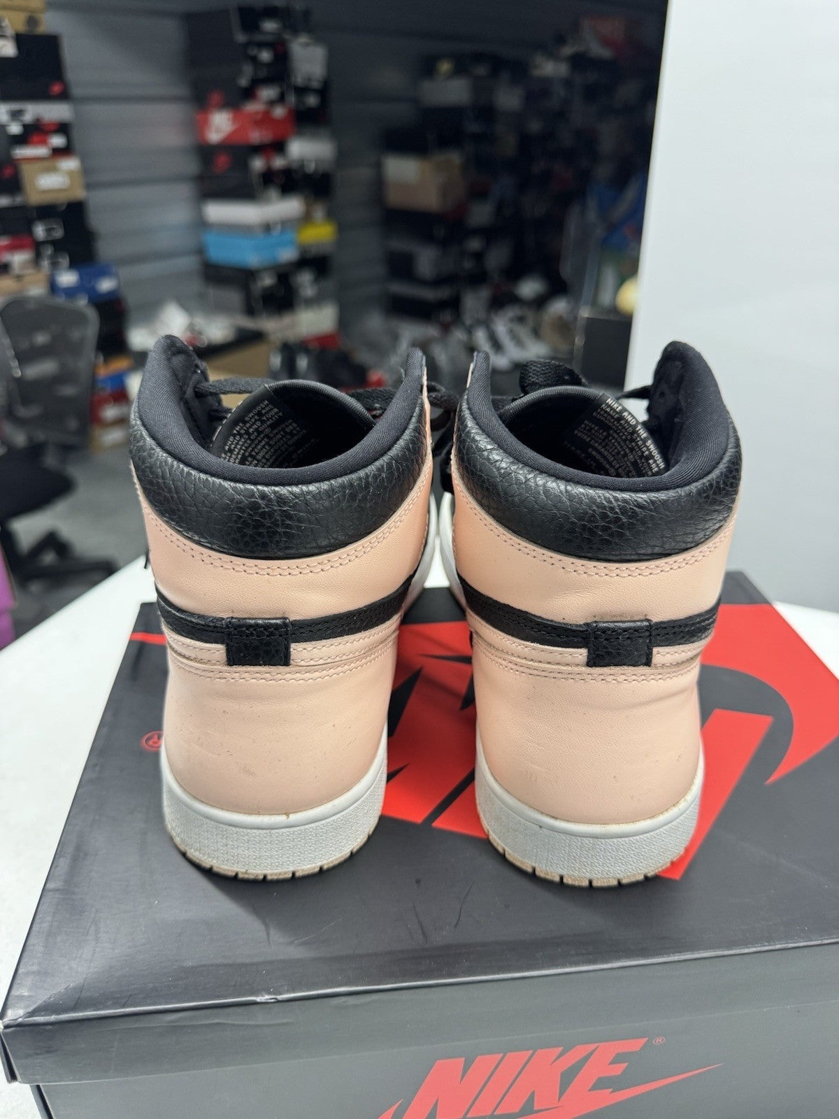 Jordan Air Jordan 1 Retro High OG Crimson Tint Black/Pink 2019 SIZE 9.5