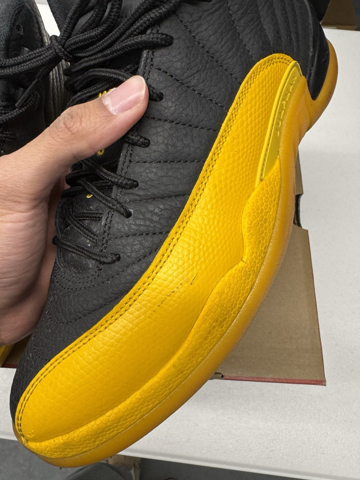 Air Jordan 12 Retro Men's Size 9 University Gold Sneakers 130690-070