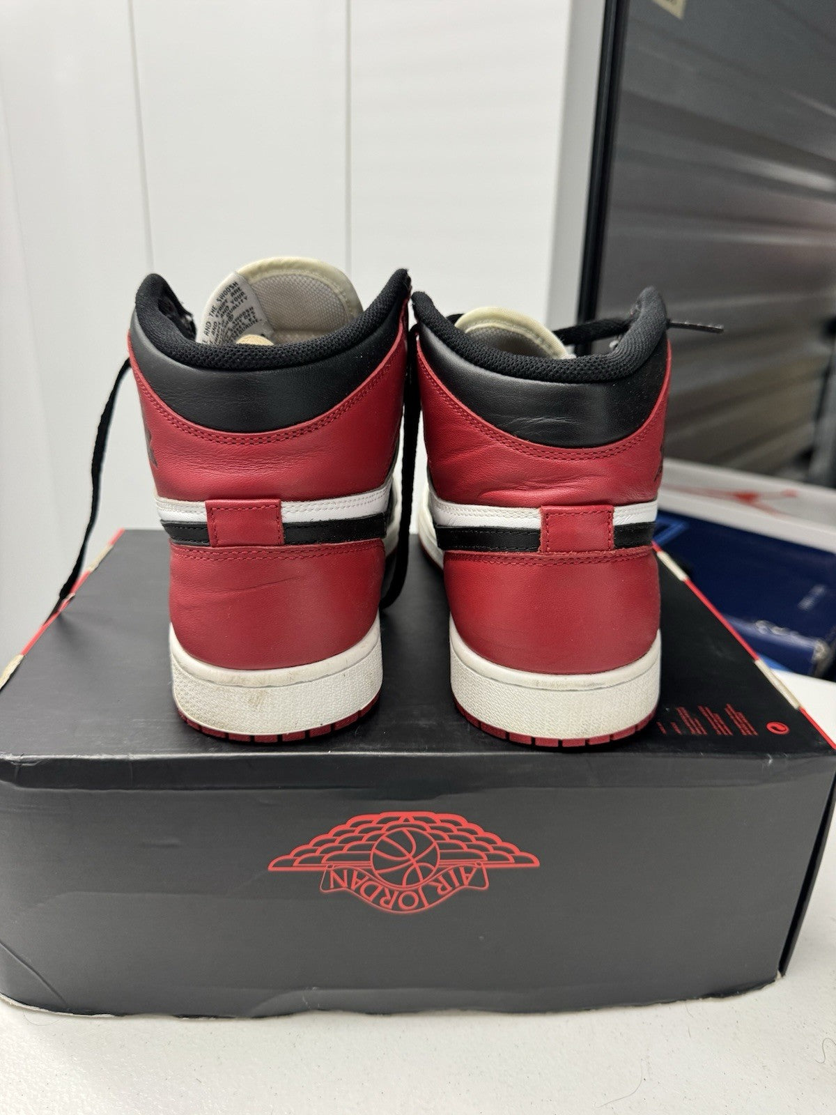 Air Jordan 1 Retro OG High Black Toe Leather Sneakers Size 9.5 DZ5485-106