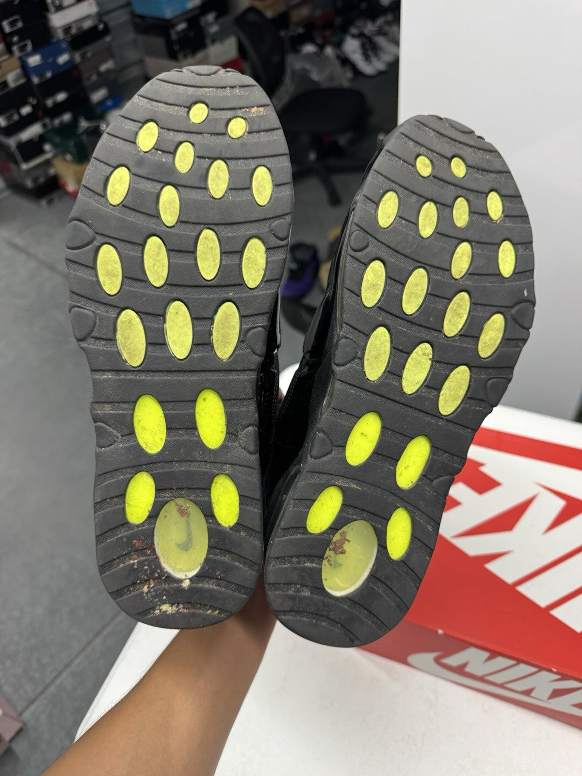 Nike Air Max Uptempo 2019 Men's Mid Top Sneakers Black/Volt SIZE 10