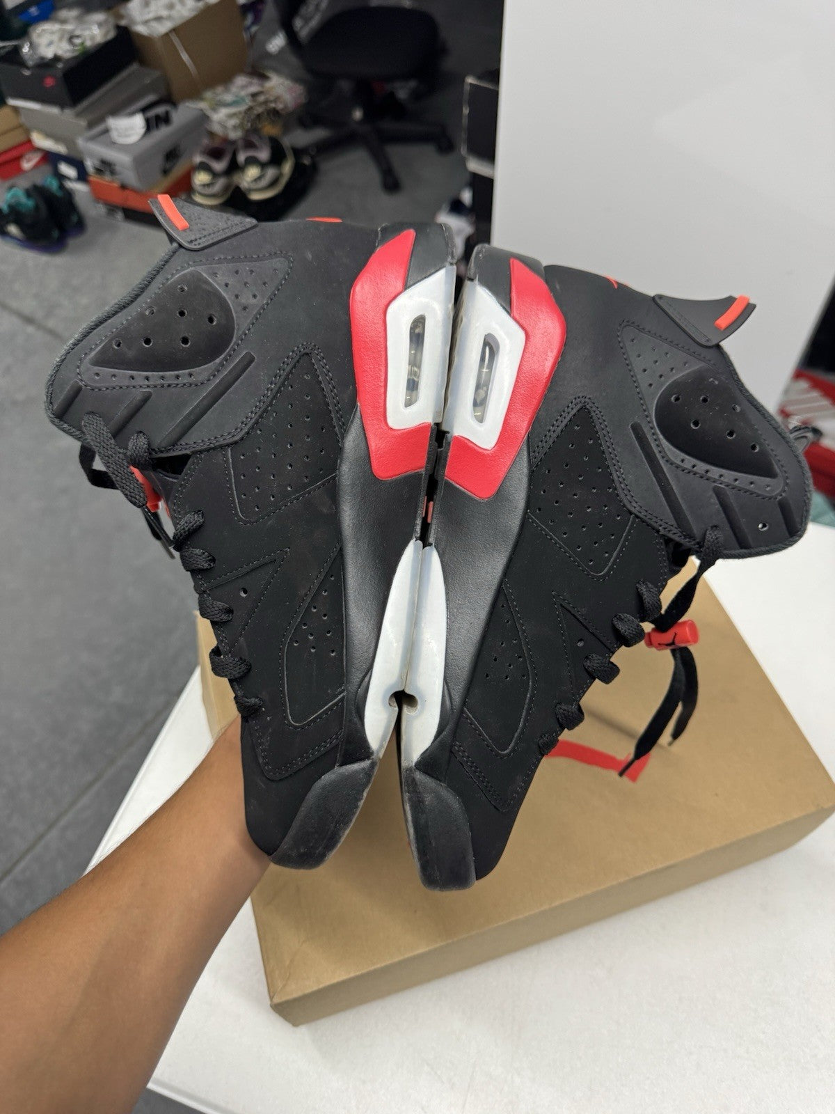 Jordan Air Jordan 6 Retro Reverse Infrared Black/Light Crimson SIZE 10.5