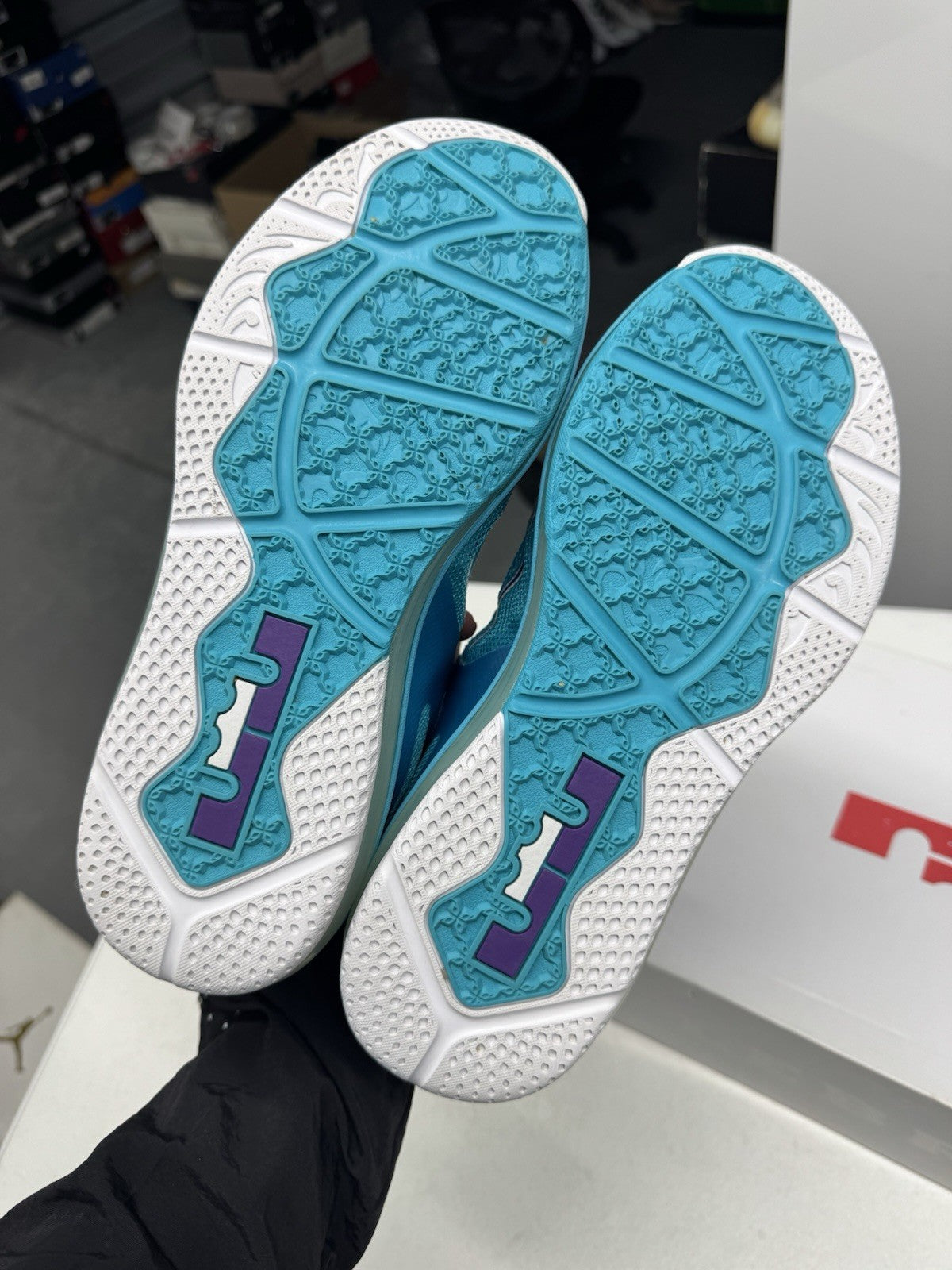 Nike LeBron 9 Low Summit Lake Hornets Men's Sneakers Turquoise/Purple/White