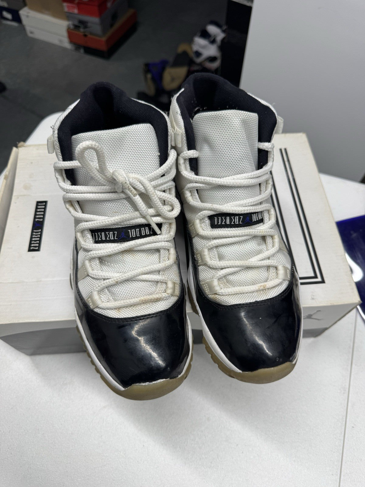 Jordan Air Jordan 11 Retro Concord 2011 Men's Sneakers White/Black SIZE 9