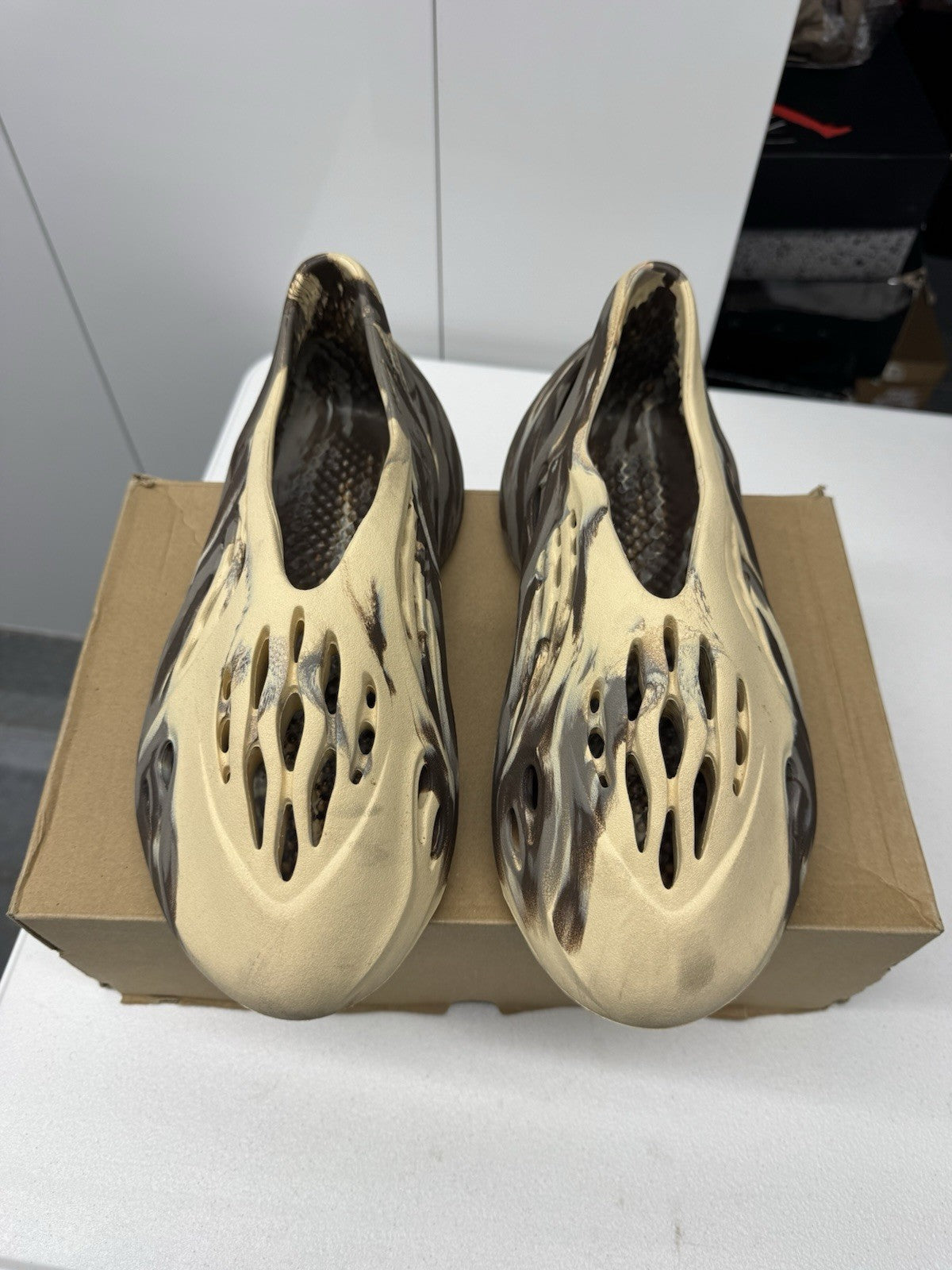adidas Yeezy Foam RNNR MX Cream Clay Brown Size 10