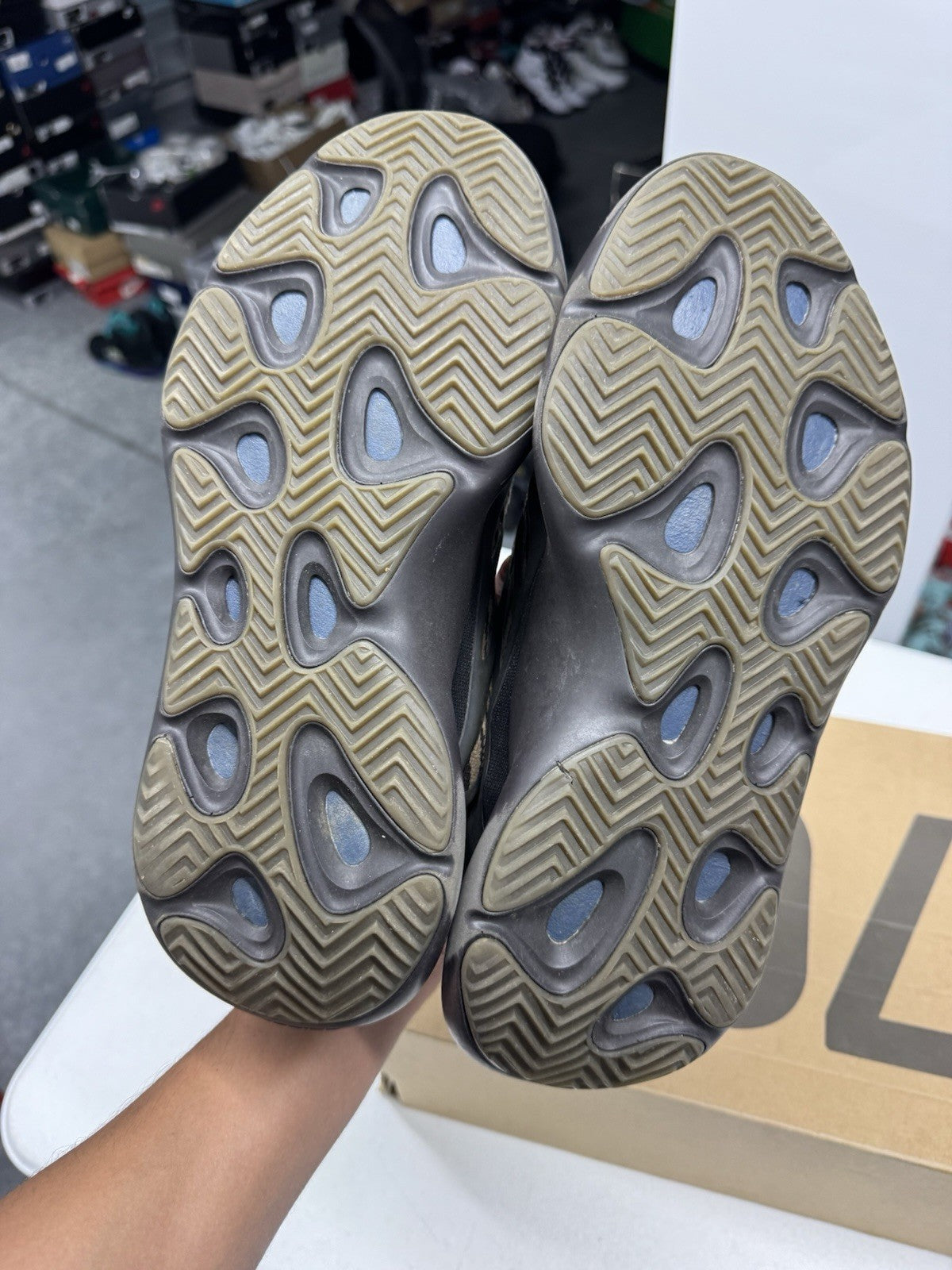 adidas Yeezy 700 V3 Clay Brown Men's Lace Up Low Top SIZE 11