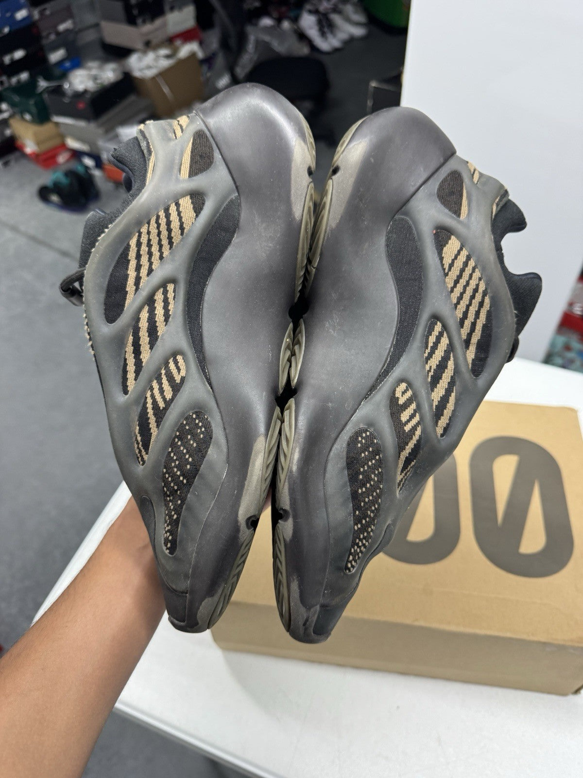 adidas Yeezy 700 V3 Clay Brown Men's Lace Up Low Top SIZE 11