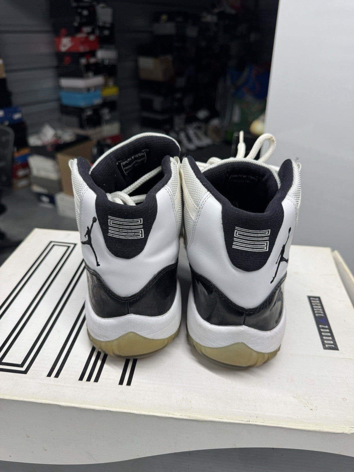 Jordan Air Jordan 11 Retro Concord 2011 Men's Sneakers White/Black SIZE 9