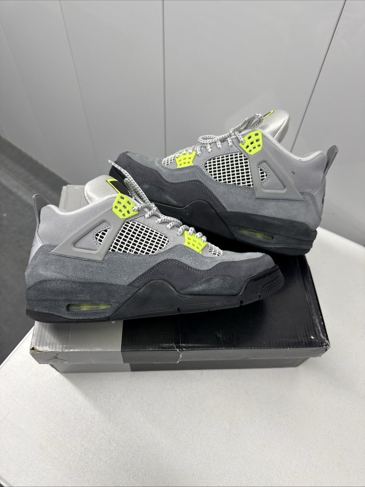 Size 9.5 - Jordan 4 Retro SE Mid Neon 95