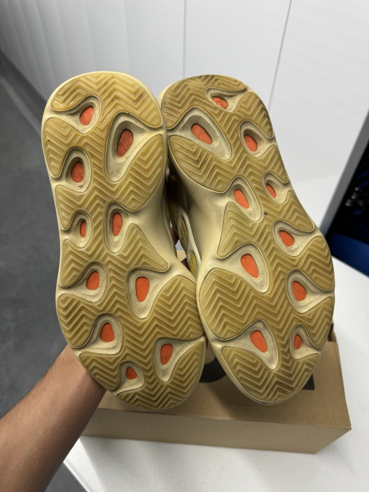Adidas Yeezy Boost 700 V3 Safflower FW4980 Men's Size 10.5
