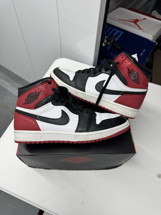 Air Jordan 1 Retro OG High Black Toe Leather Sneakers Size 9.5 DZ5485-106