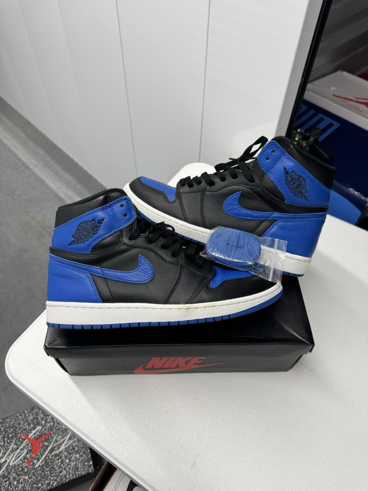 Air Jordan 1 Retro Royal 2017 Men's Size 10 Sneakers 555088-007