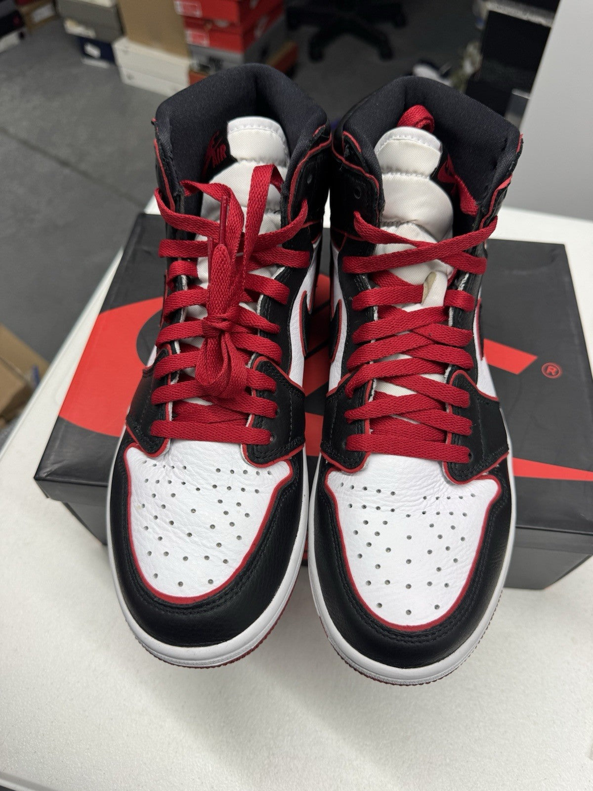 Jordan Air Jordan 1 Retro High OG Bloodline Black/Gym Red-White 2019 SIZE 9