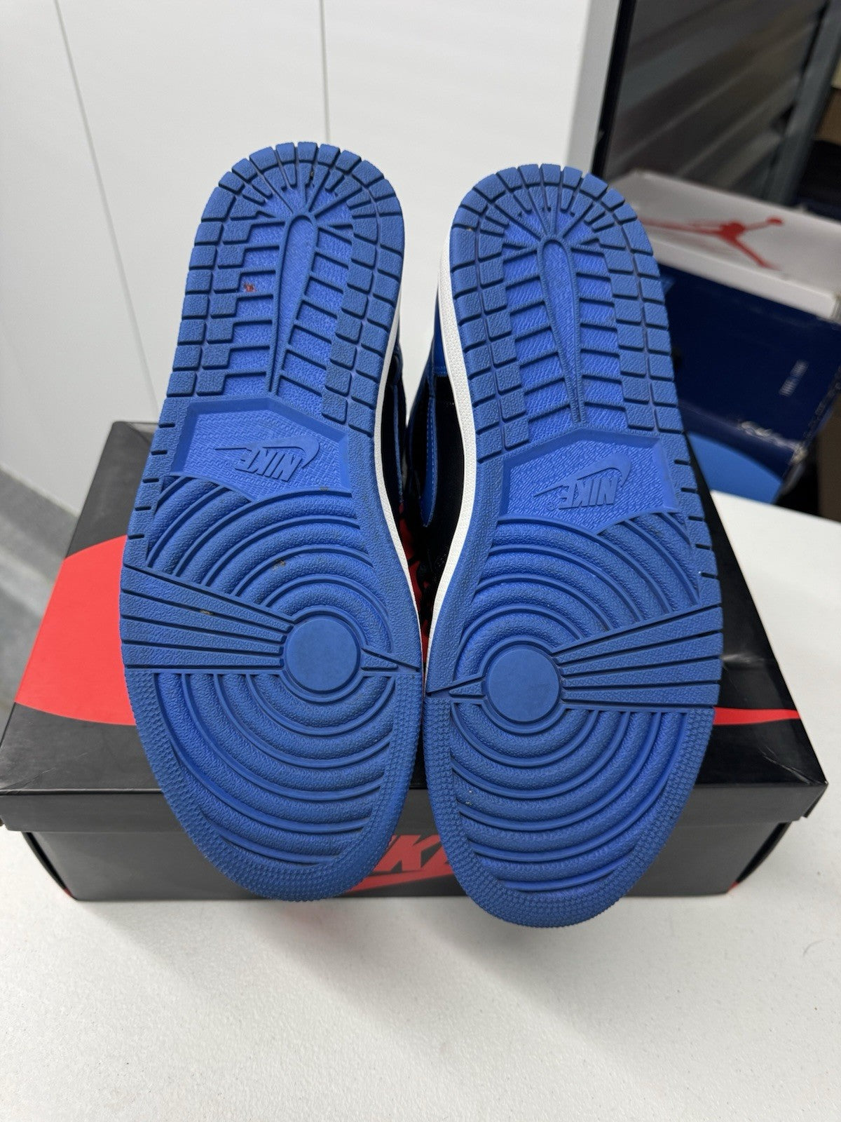 Air Jordan 1 Retro Royal 2017 Men's Size 10 Sneakers 555088-007