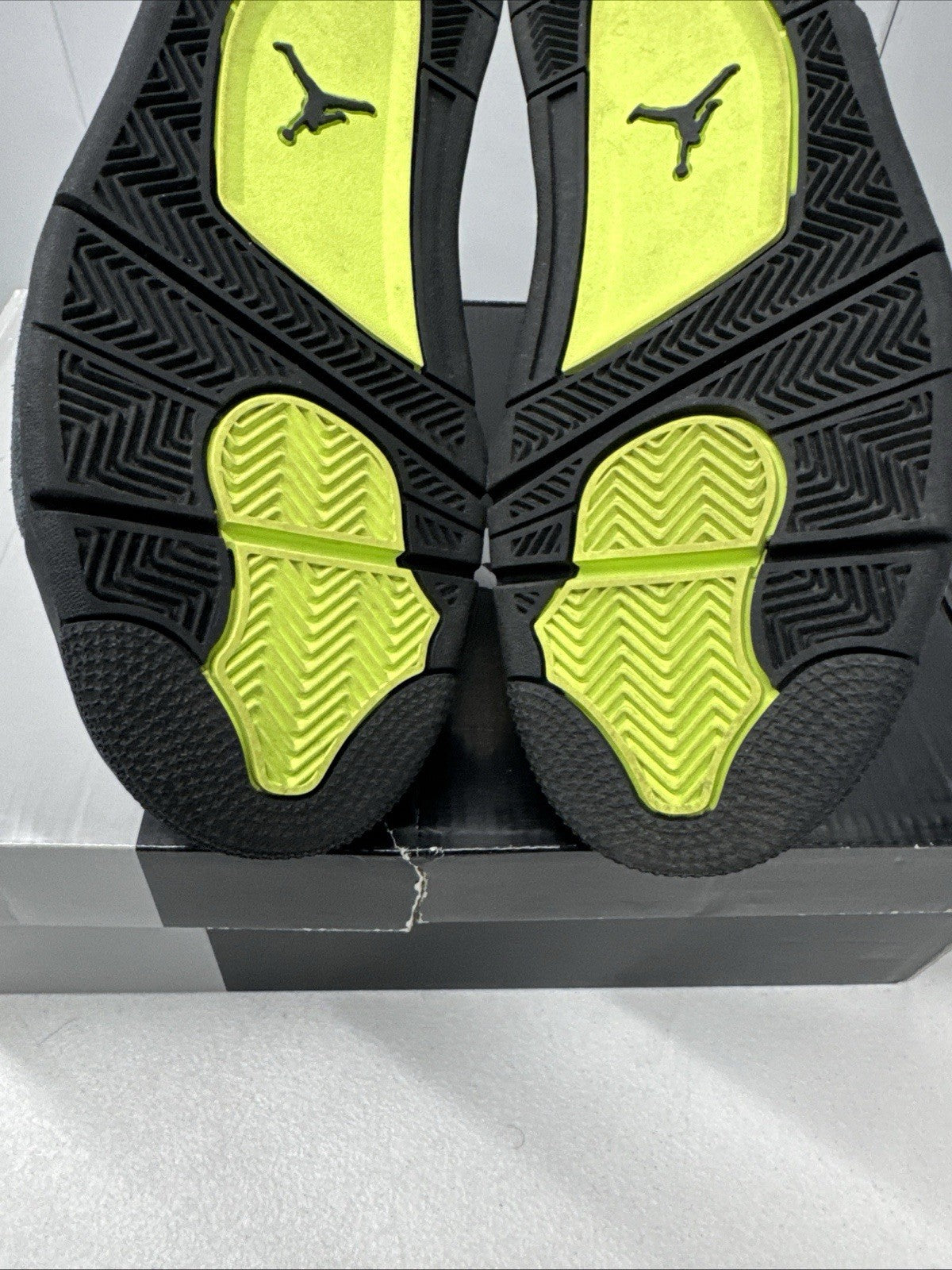 Size 9.5 - Jordan 4 Retro SE Mid Neon 95