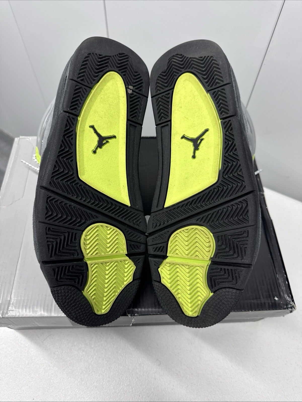 Size 9.5 - Jordan 4 Retro SE Mid Neon 95