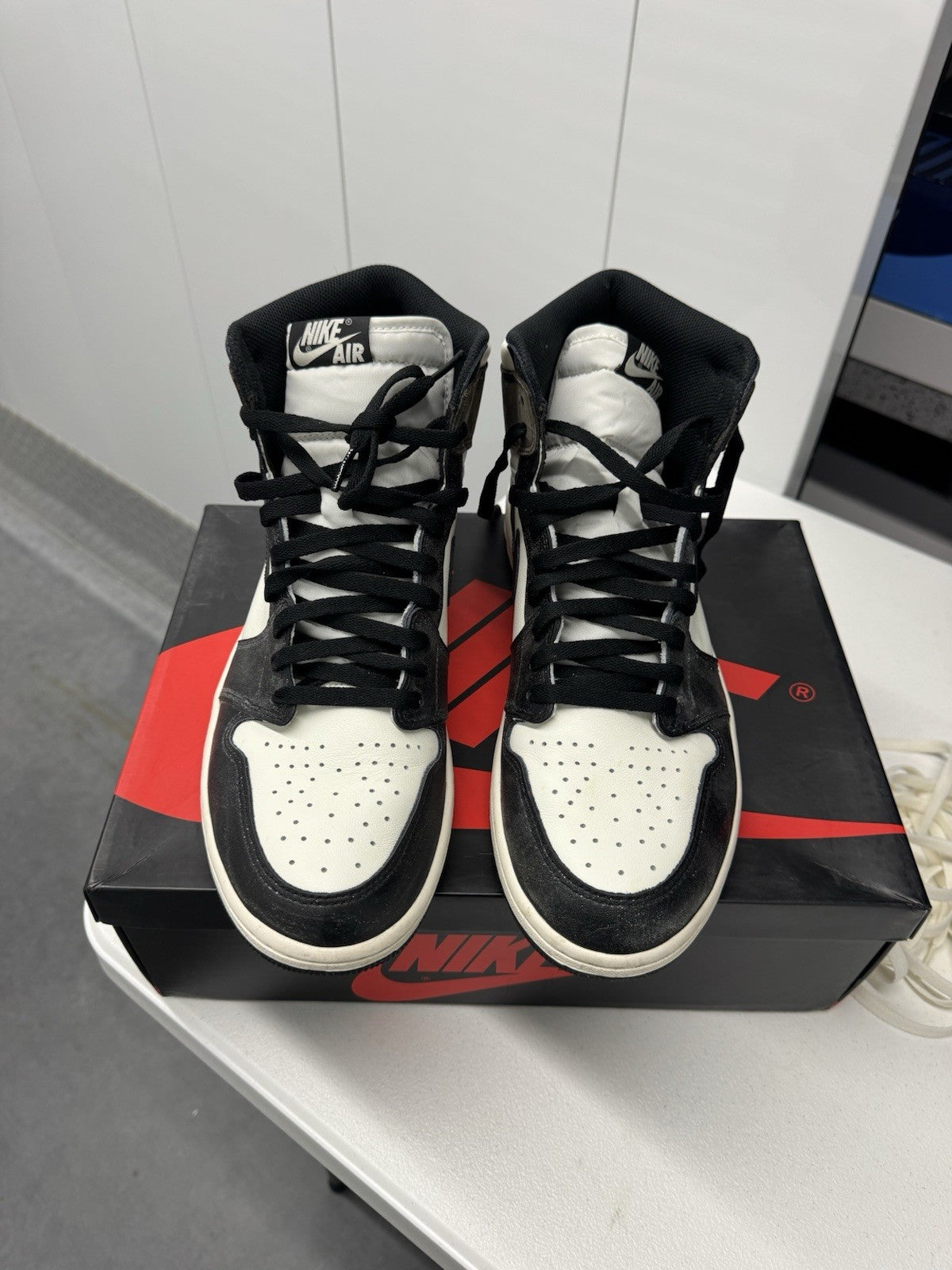 Nike Air Jordan 1 Retro High Top Dark Mocha Sneakers Size 13