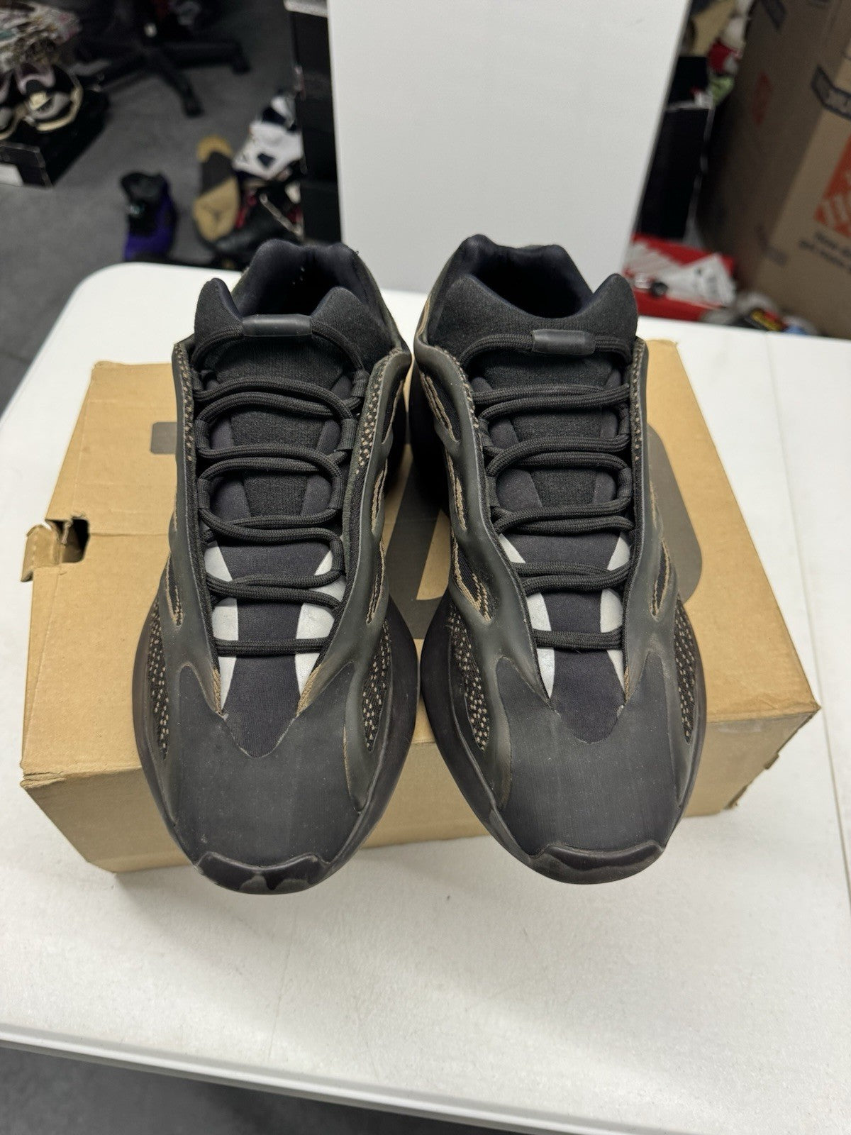 adidas Yeezy 700 V3 Clay Brown Men's Lace Up Low Top SIZE 11