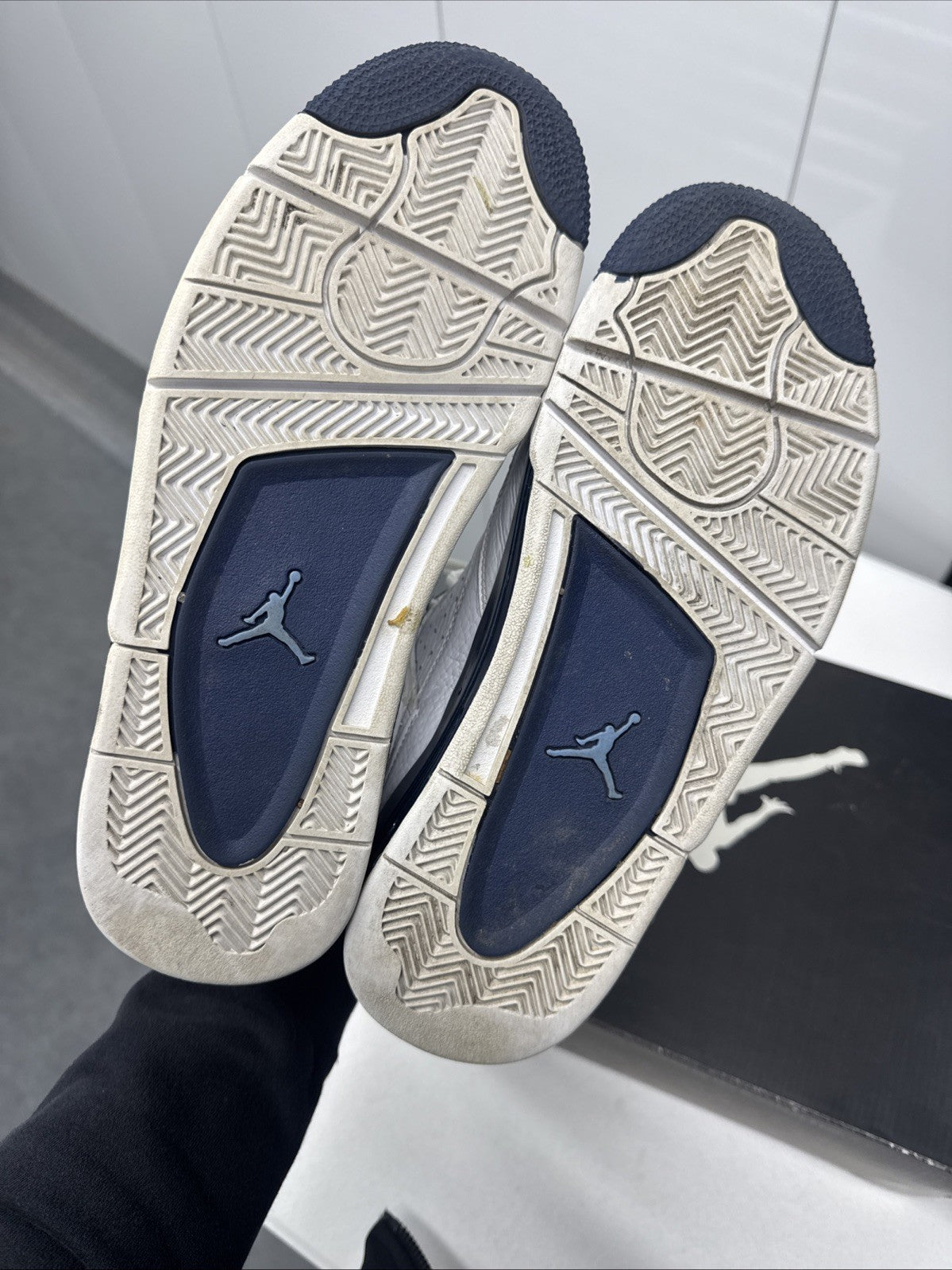 Size 8.5 - Air Jordan 4 Retro LS Columbia