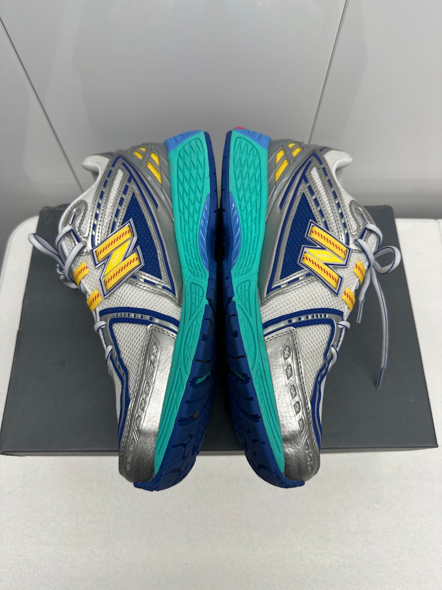 New Balance Moon Sign 2002r Size 12