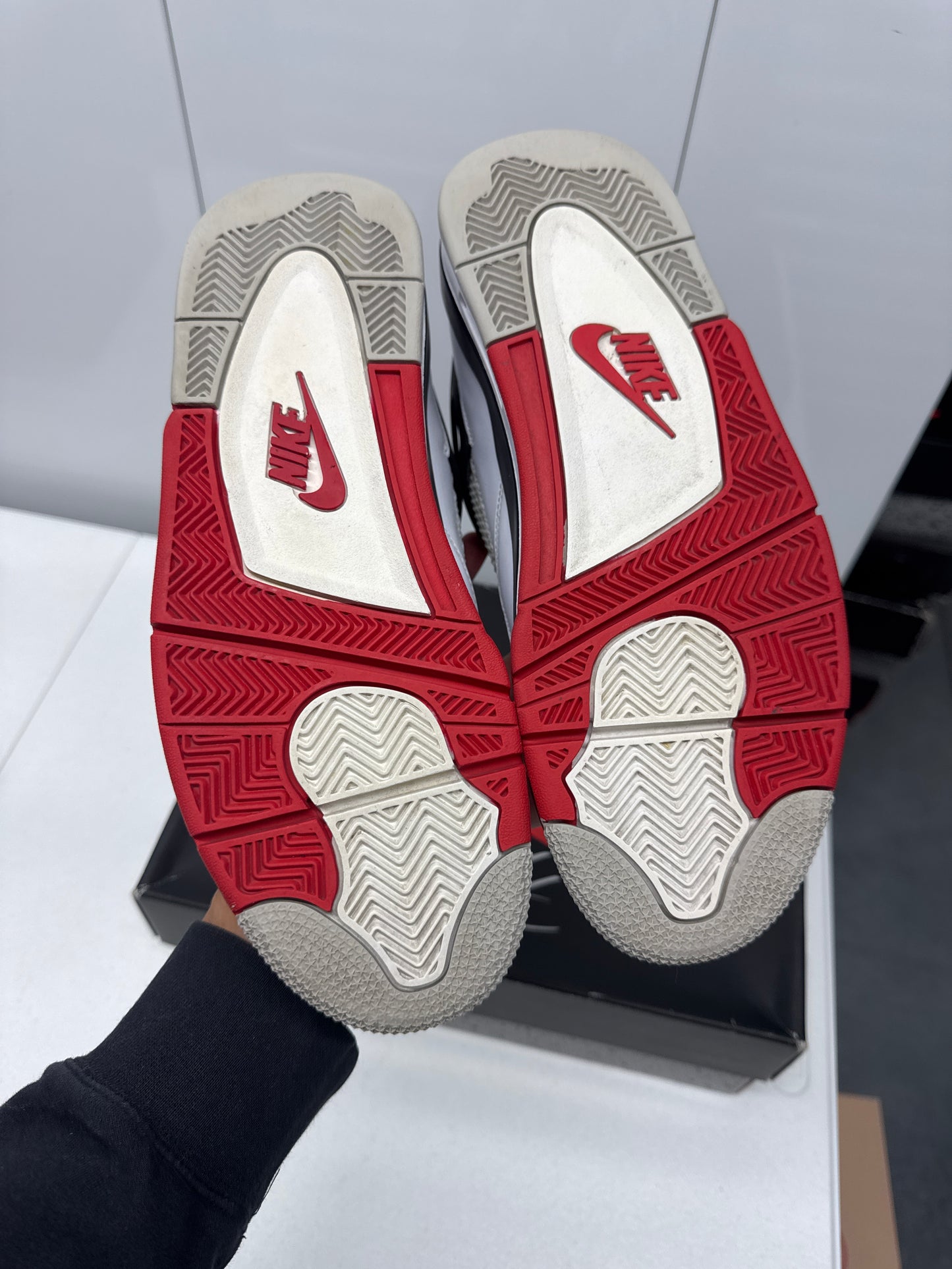 Jordan 4 Fire Red (9.5)