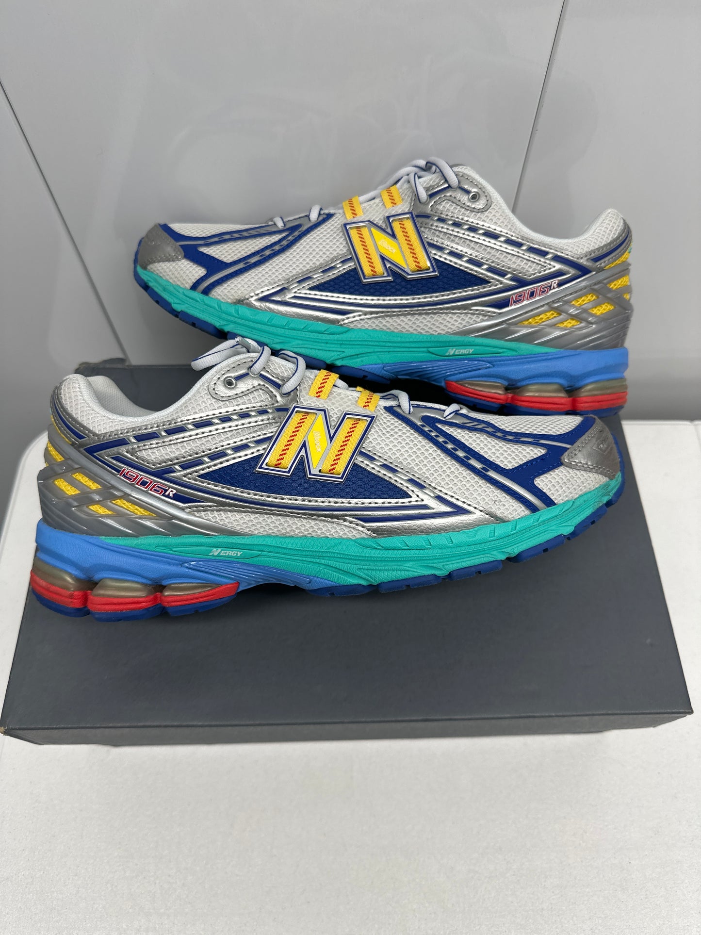 New Balance Moon Sign 2002r Size 12