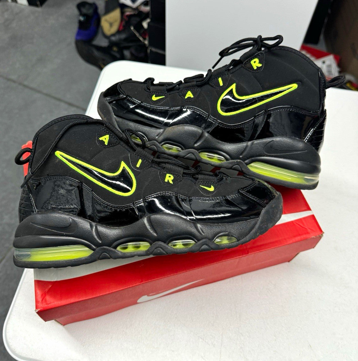 Nike Air Max Uptempo 2019 Men's Mid Top Sneakers Black/Volt SIZE 10